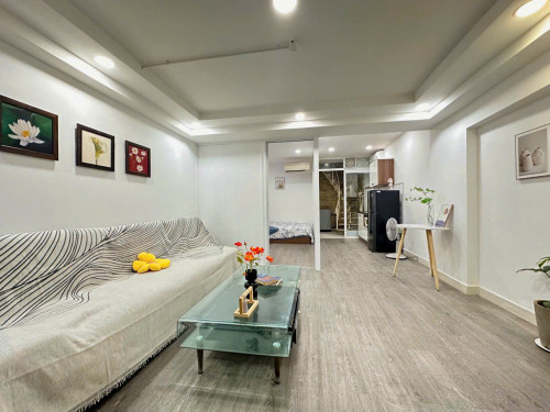 Căn hộ tách bếp ngay lòng quận 1, ngay tầng trệt, gần chợ Bến Thành, Đại học Khoa học Xã hội