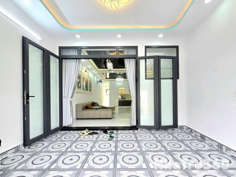 BÁN NHÀ ĐẸP CĂN GÓC RẤT THOÁNG - MẶT TIỀN HẺM KINH DOANH - hẻm 4m Huỳnh Tấn phát, thông ra chợ Phú Xuân Nhà Bè _ zá 4,7x tỏi
✨Diện Tích : 4mx 14m(1Trệt 1 Lầu)
Công năng: 4PN, 3WC (Có 1 Phòng Ngủ dưới trệt Cho Người Lớn Tuổi )
✨Pháp Lý : Sổ Hồng Riêng (