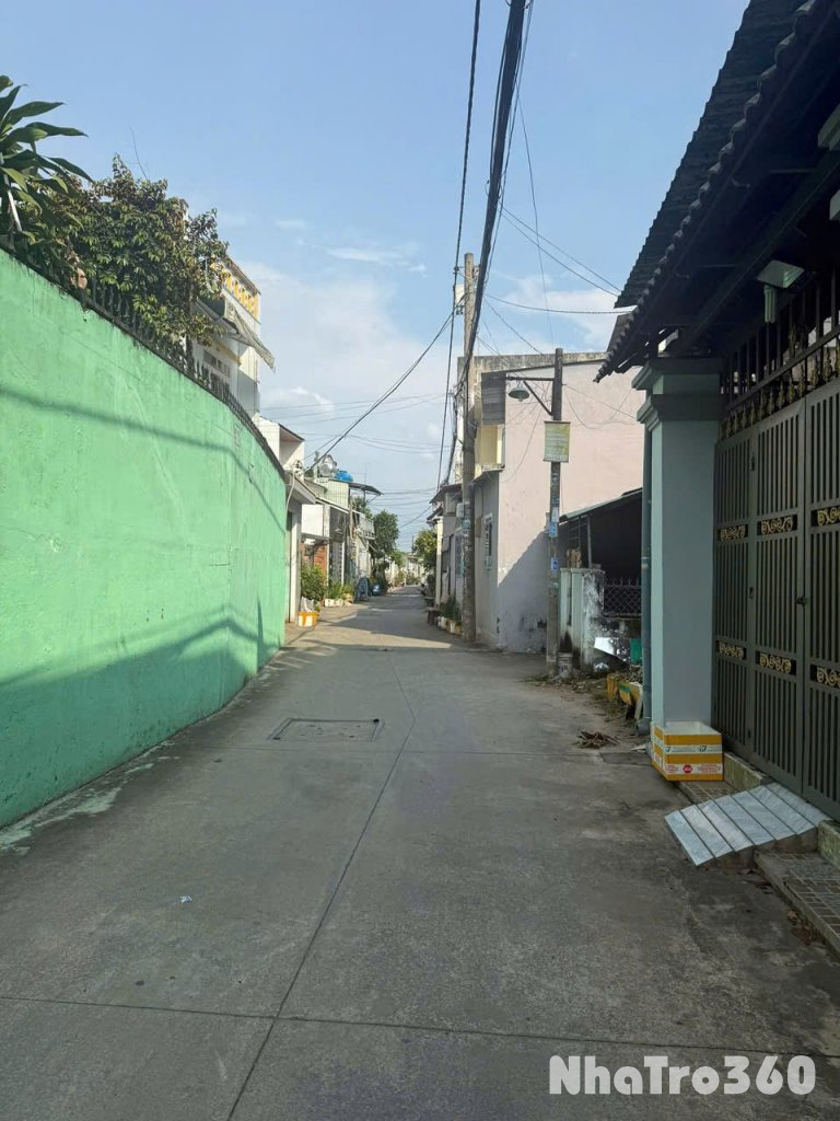 CHO THUÊ NHÀ 1 LẦU HXH THẠNH XUÂN 14- 3PH- DT 100m2 (5x20) giá 8tr

✅ 1 trệt + 1 lầu, 3 phòng ngủ, cực kỳ phù hợp gia đình nhiều thế hệ 
✅ Sân để xe rộng rãi, an toàn – không lo chật chội
✅ Hẻm xe oto đậu trước nhà 
✅  Điện nước chính 
✅ Diện tích 5x20m –