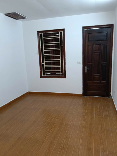 Cho thuê gấp giá rẻ Trương Định 100m, 1 sàn, mặt tiền 5m, 12 tr/th Hoàng Mai.