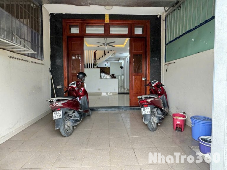 Cho thuê nhà 2 tầng Thạnh Xuân 22 Ngay Chợ Minh Phát Q12 DT 76m2 (4x19) 2PN giá 8tr
DT: 4*19 1 Trệt 1 lầu. 2pn. 3wc nhà có sẵn 1 máy lạnh 
Sân xe hơi, đường thông xe tải
Giá. 8tr cọc 2 tháng ưu tiên gia đình ở 
Vị trí đẹp, gần mặt tiền đường xe tải ngủ tr