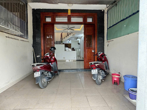 Cho thuê nhà 2 tầng Thạnh Xuân 22 Ngay Chợ Minh Phát Q12 DT 76m2 (4x19) 2PN giá 8tr
DT: 4*19 1 Trệt 1 lầu. 2pn. 3wc nhà có sẵn 1 máy lạnh
Sân xe hơi, đường thông xe tải
Giá. 8tr cọc 2 tháng ưu tiên gia đình ở
Vị trí đẹp, gần mặt tiền đường xe tải ngủ tr