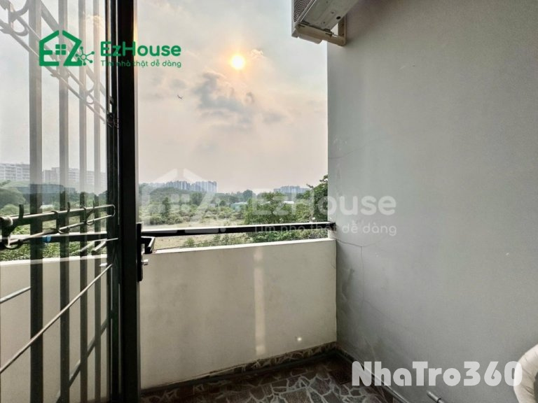 Full nội thất, gác cao, ban công, rộng thoáng