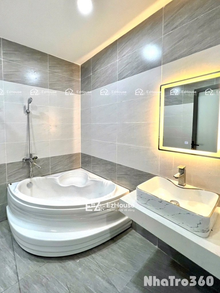 Free xe, Free dịch vụ, ban công, Full nội thất