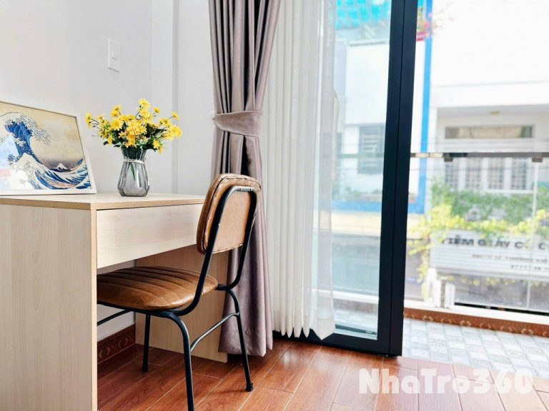 2 phòng ngủ, Full nội thất, ban công, Quận 10