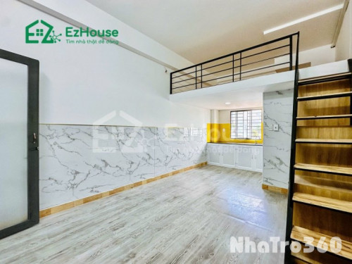 Gác cao, lót sàn, rộng thoáng, cửa sổ lớn