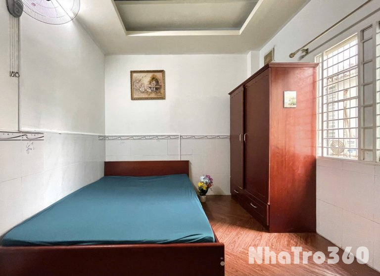 Full nội thất, cửa sổ lớn, rộng thoáng, sàn gỗ