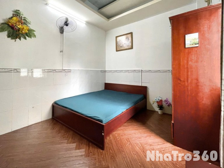 Full nội thất, cửa sổ lớn, rộng thoáng, sàn gỗ