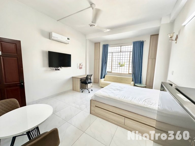 Full nội thất, ban công, cửa sổ lớn, quận 6