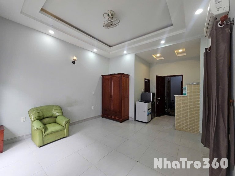 SSTUDIO BAN CÔNG MG RIÊNG FULL NT GẦN CHỢ HHT TB