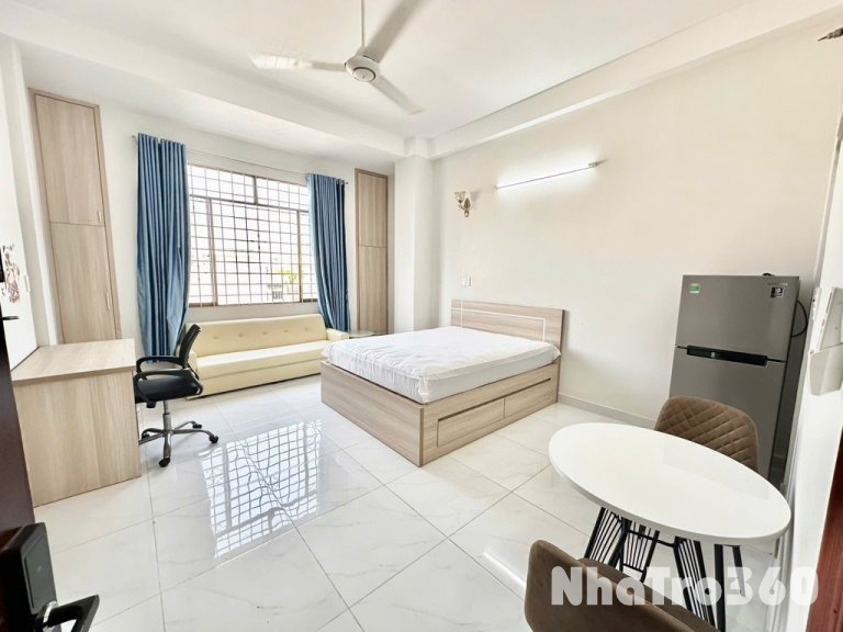 Full nội thất, ban công, cửa sổ lớn, quận 6