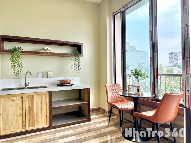 STUDIO BAN CÔNG 35M2 FULL NỘI THẤT, CỬA SỔ LỚN, GẦN LOTTE MART, TDTU, RMIT Q1,4,8