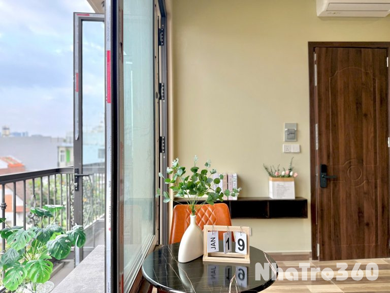 STUDIO BAN CÔNG 35M2 FULL NỘI THẤT, CỬA SỔ LỚN, GẦN LOTTE MART, TDTU, RMIT Q1,4,8