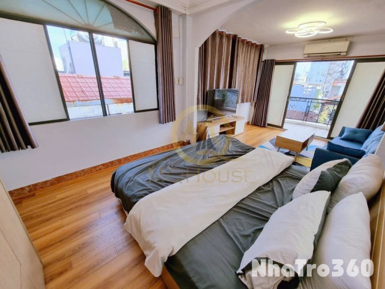 Cho thuê căn hộ ban công full nội thất quận 1