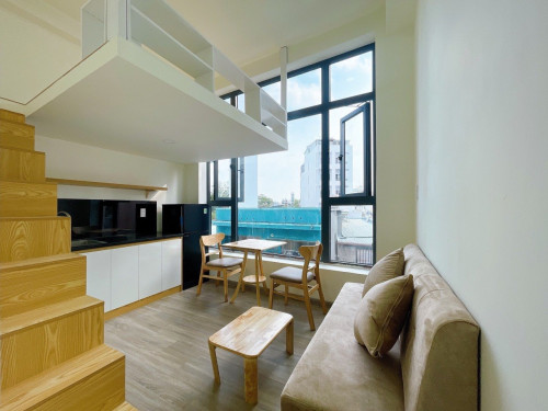 Cho thuê căn hộ Duplex (gác), Q4, đường Nguyễn Thần Hiến, gần ĐH Nguyễn Tất Thành, Chợ Xóm Chiếu, cầu Tân Thuận