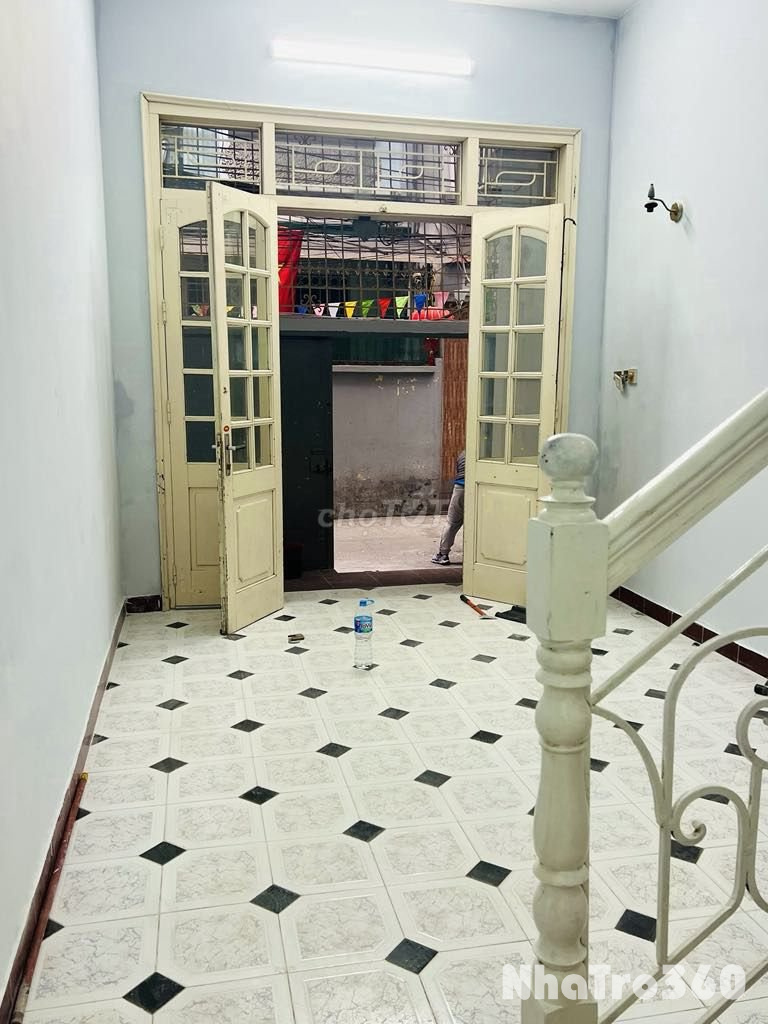 Cho thuê nhà 3 tầng, 3 phòng ngủ đường Bùi Ngọc Dương