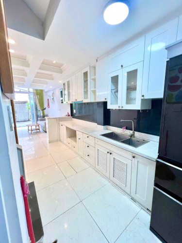 25 Triệu: NGUYÊN CĂN 5 TẦNG 4x14- BÌNH THẠNH- HXH HOÀNG HOA THÁM- 3 PHÒNG ĐỦ NỘI THẤT: 0933 910 039