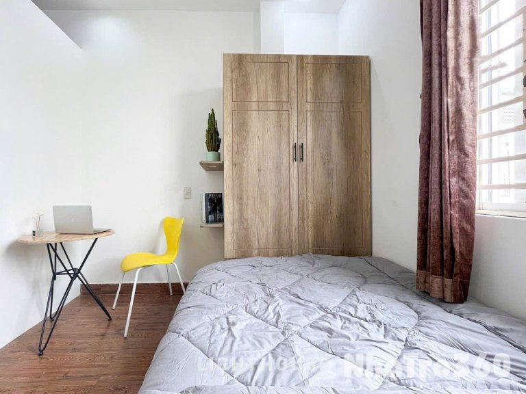 Căn hộ 1 phòng ngủ full nội thất tại đường C18, Phường 12, Quận Tân Bình – thiết kế hiện đại, có cửa sổ trời giúp căn hộ luôn thoáng sáng và mát mẻ tự nhiên.