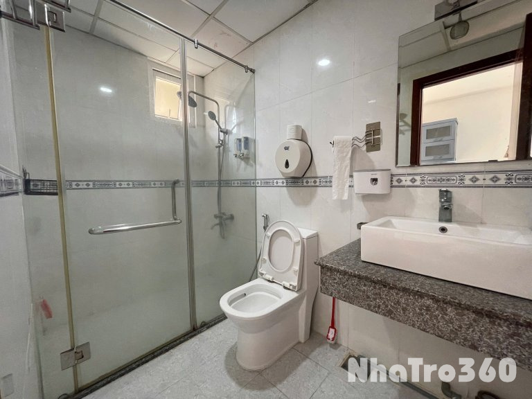 Căn hộ 1 phòng ngủ full nội thất tại đường Hồng Hà, Phường 2, Quận Tân Bình – thiết kế hiện đại, có ban công thoáng mát, không gian sống tiện nghi ngay trung tâm sân bay.