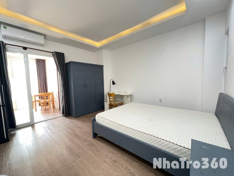 Căn hộ 1 phòng ngủ full nội thất tại đường Hồng Hà, Phường 2, Quận Tân Bình – thiết kế hiện đại, có ban công thoáng mát, không gian sống tiện nghi ngay trung tâm sân bay.