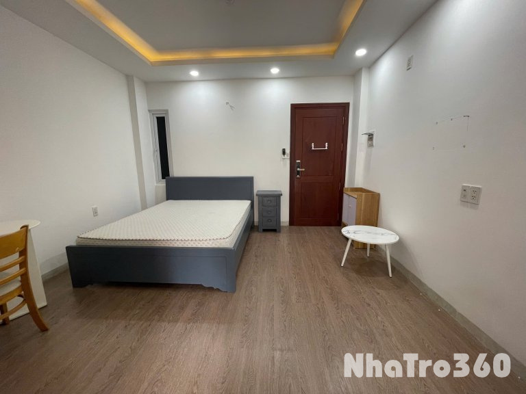 Căn hộ 1 phòng ngủ full nội thất tại đường Hồng Hà, Phường 2, Quận Tân Bình – thiết kế hiện đại, có ban công thoáng mát, không gian sống tiện nghi ngay trung tâm sân bay.