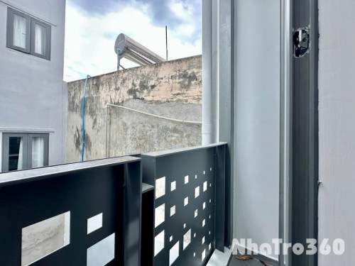 Căn hộ bancol siêu lớn ngay quận 4, giá cực shock trong mùa sinh viên, gần nhà thờ Xóm Chiếu