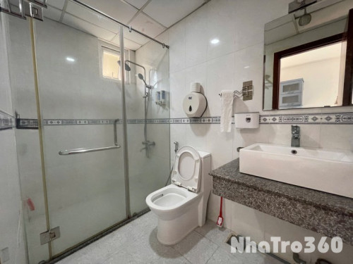 Căn hộ 1 phòng ngủ full nội thất tại đường Hồng Hà, Phường 2, Quận Tân Bình – thiết kế hiện đại, có ban công thoáng mát, không gian sống tiện nghi ngay trung tâm sân bay.