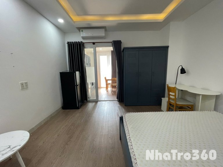 Căn hộ 1 phòng ngủ full nội thất tại đường Hồng Hà, Phường 2, Quận Tân Bình – thiết kế hiện đại, có ban công thoáng mát, không gian sống tiện nghi ngay trung tâm sân bay.