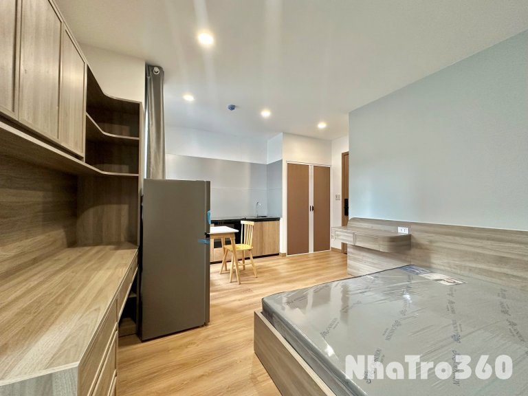 Căn hộ bancol siêu lớn ngay quận 4, giá cực shock trong mùa sinh viên, gần nhà thờ Xóm Chiếu