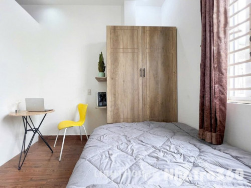 Căn hộ 1 phòng ngủ full nội thất tại đường C18, Phường 12, Quận Tân Bình – thiết kế hiện đại, có cửa sổ trời giúp căn hộ luôn thoáng sáng và mát mẻ tự nhiên.