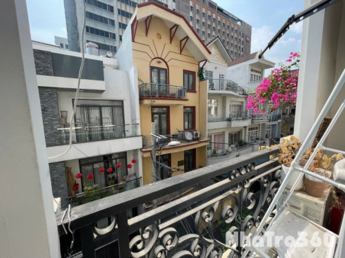 Căn hộ 1 phòng ngủ full nội thất tại đường Hồng Hà, Phường 2, Quận Tân Bình – thiết kế hiện đại, có ban công thoáng mát, không gian sống tiện nghi ngay trung tâm sân bay.