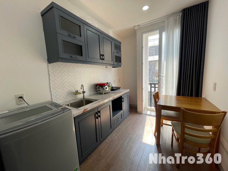 Căn hộ 1 phòng ngủ full nội thất tại đường Hồng Hà, Phường 2, Quận Tân Bình – thiết kế hiện đại, có ban công thoáng mát, không gian sống tiện nghi ngay trung tâm sân bay.