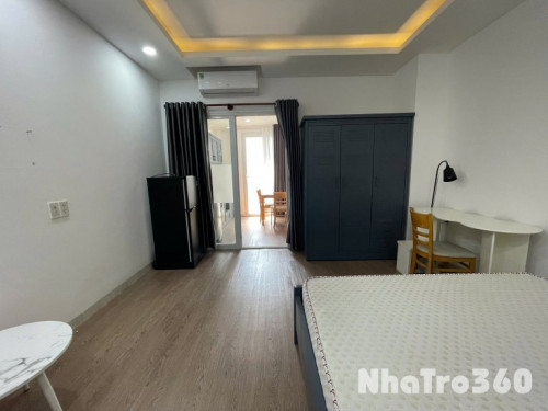Căn hộ 1 phòng ngủ full nội thất tại đường Hồng Hà, Phường 2, Quận Tân Bình – thiết kế hiện đại, có ban công thoáng mát, không gian sống tiện nghi ngay trung tâm sân bay.