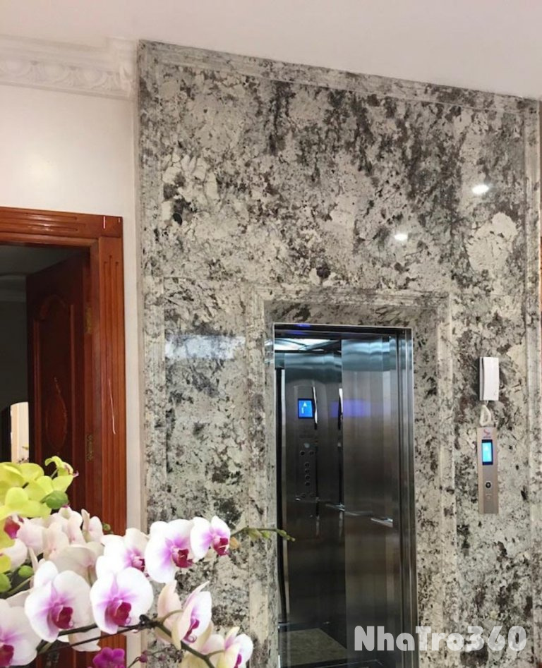 Cho thuê nhà mới, hai cửa đi, thang máy,vỉa hè, 111m2- 5T, Chùa Láng_44 Tr