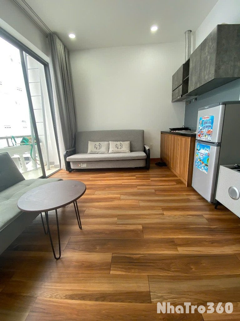 Phòng ban công full nội thất Đoàn Văn Bơ Q4