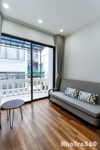 Phòng ban công full nội thất Đoàn Văn Bơ Q4