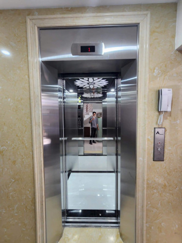 Mình cho thuê nhà hai cửa đi, mới, Trúc Bạch; vỉa hè 97m2* 4T- 30 Tr