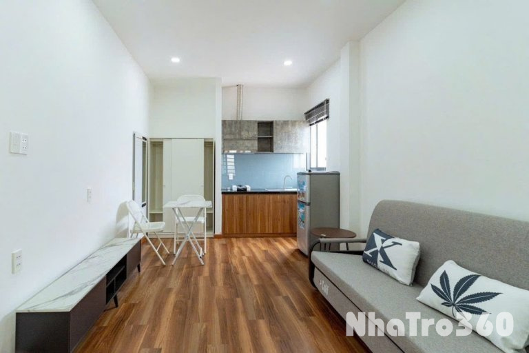 Phòng full nội thất cửa sổ Đoàn Văn Bơ Quận 4