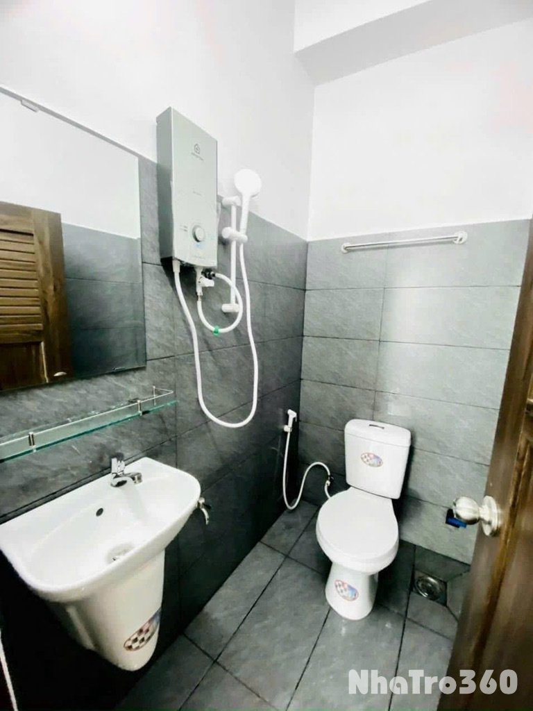 Full nội thất, hẻm xe hơi, 2 bancol