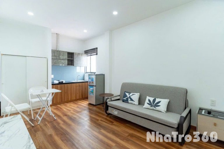 Phòng full nội thất cửa sổ Đoàn Văn Bơ Quận 4