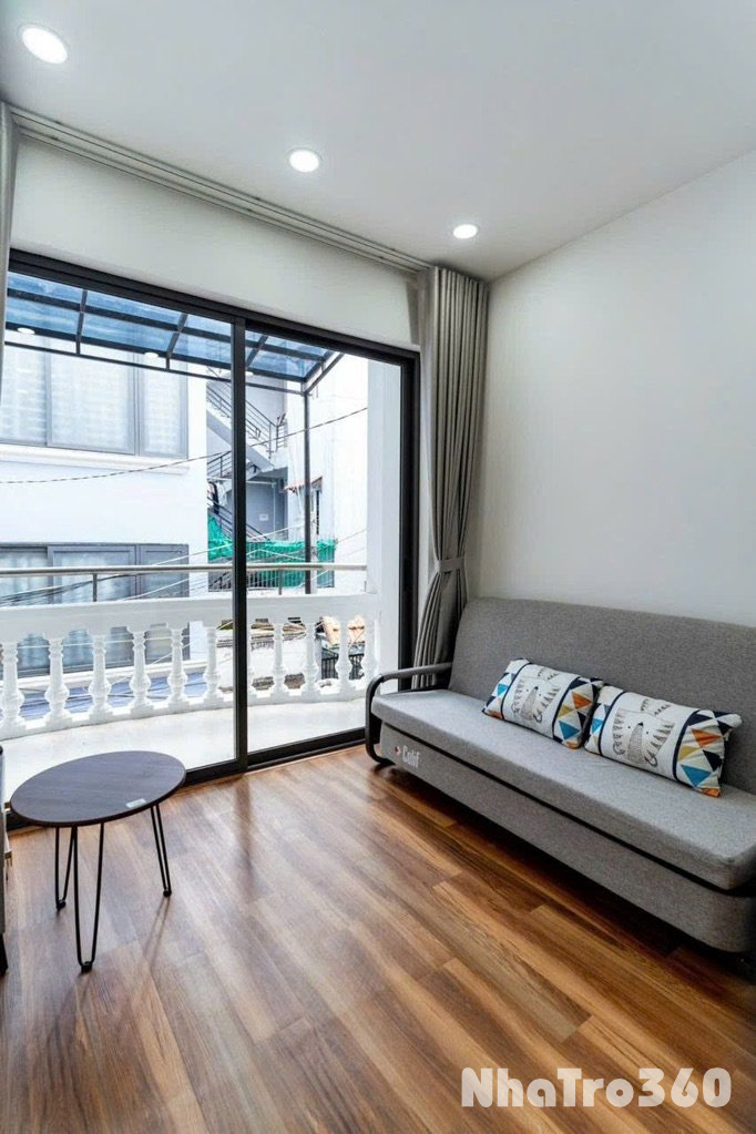 Phòng ban công full nội thất Đoàn Văn Bơ Q4