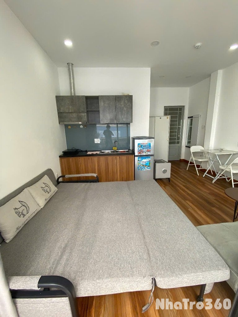 Phòng ban công full nội thất Đoàn Văn Bơ Q4