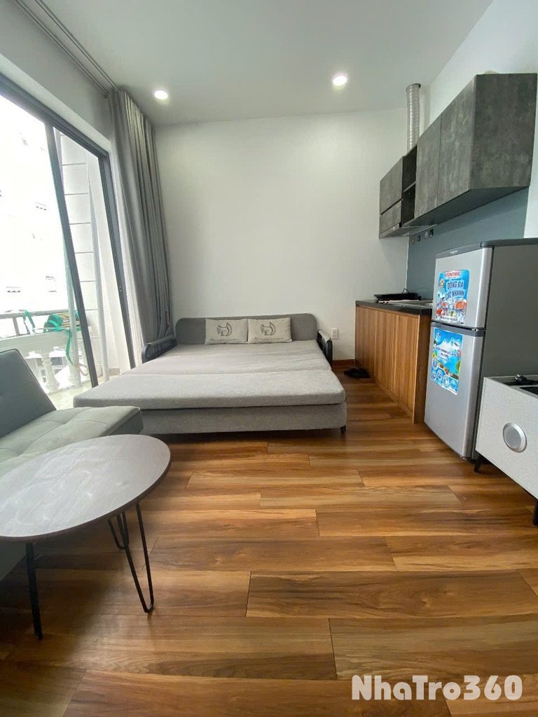 Phòng ban công full nội thất Đoàn Văn Bơ Q4