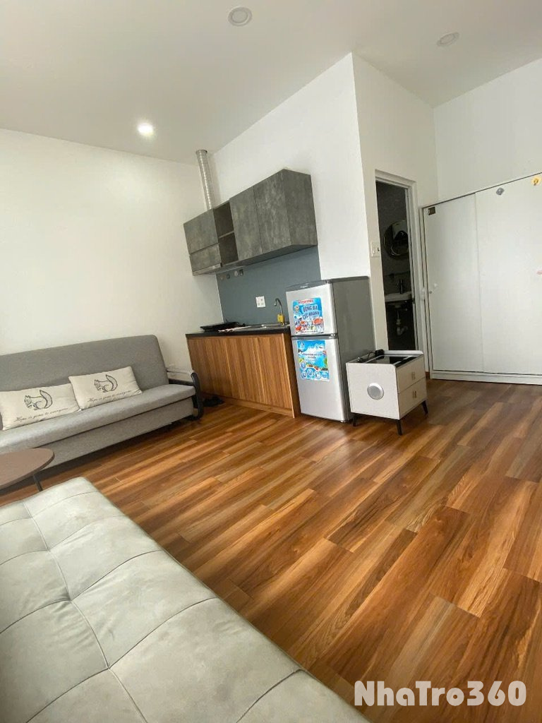 Phòng ban công full nội thất Đoàn Văn Bơ Q4