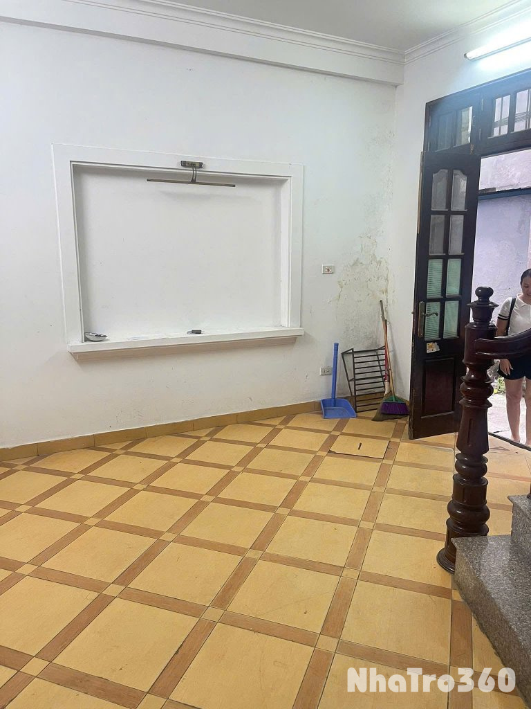 Cho thuê nhà nguyên căn ngõ Phố Vọng. 10tr/tháng. 5 tầng, 30m²/tầng, 2 ngủ khép kín.