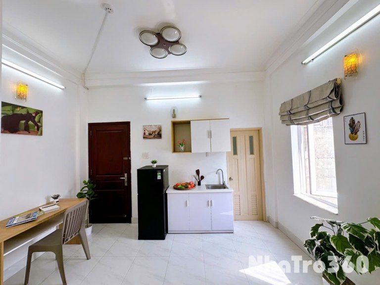 Cho thuê căn hộ studio cửa sổ lớn thoáng nắng gió
