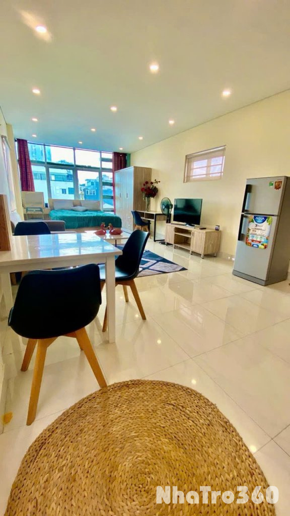 Phòng ngủ studio siêu rộng - cửa sổ lớn gần truờng ĐH Luật
