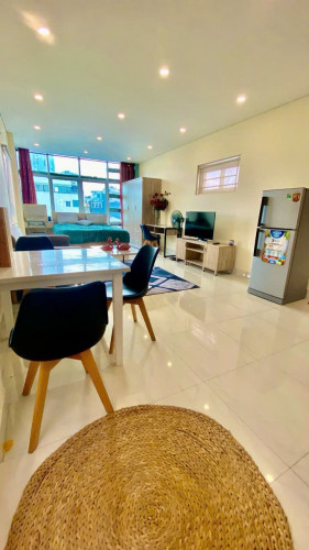 Phòng ngủ studio siêu rộng - cửa sổ lớn gần truờng ĐH Luật