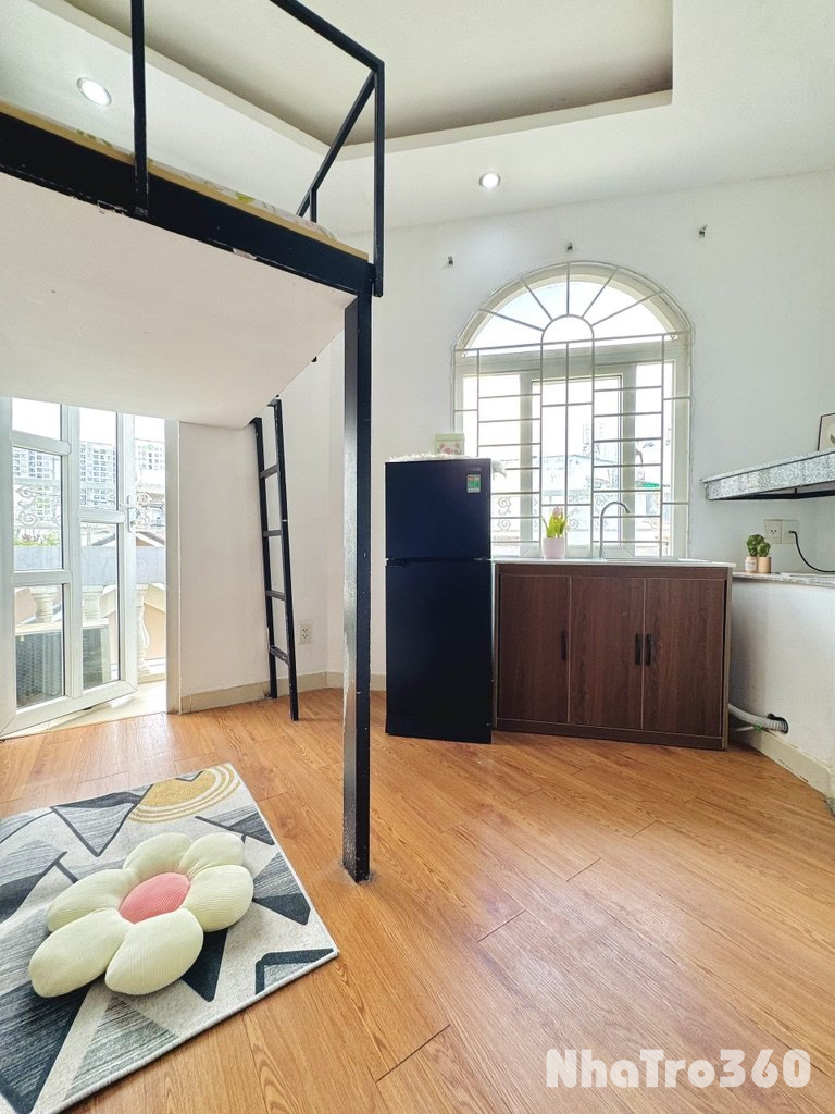 Cho Thuê Căn Hộ Duplex Có Ban Công – Gần Ga T3