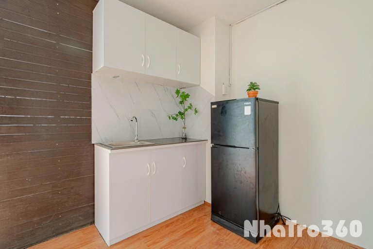 Căn hộ ban công, vách ngăn bếp, ngay Nguyễn Văn Cừ